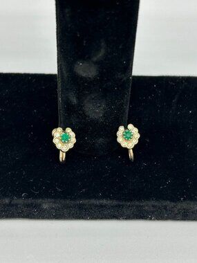 Vintage Green Rhinestone Flower Screwback Earrings Gold Tone